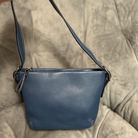 Small Coach purse - Picture 2 of 5